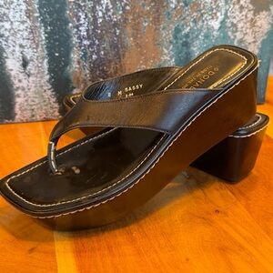 Donald J Pliner Vintage Y2K Black Leather Wedge Thong Sandals (EUC)